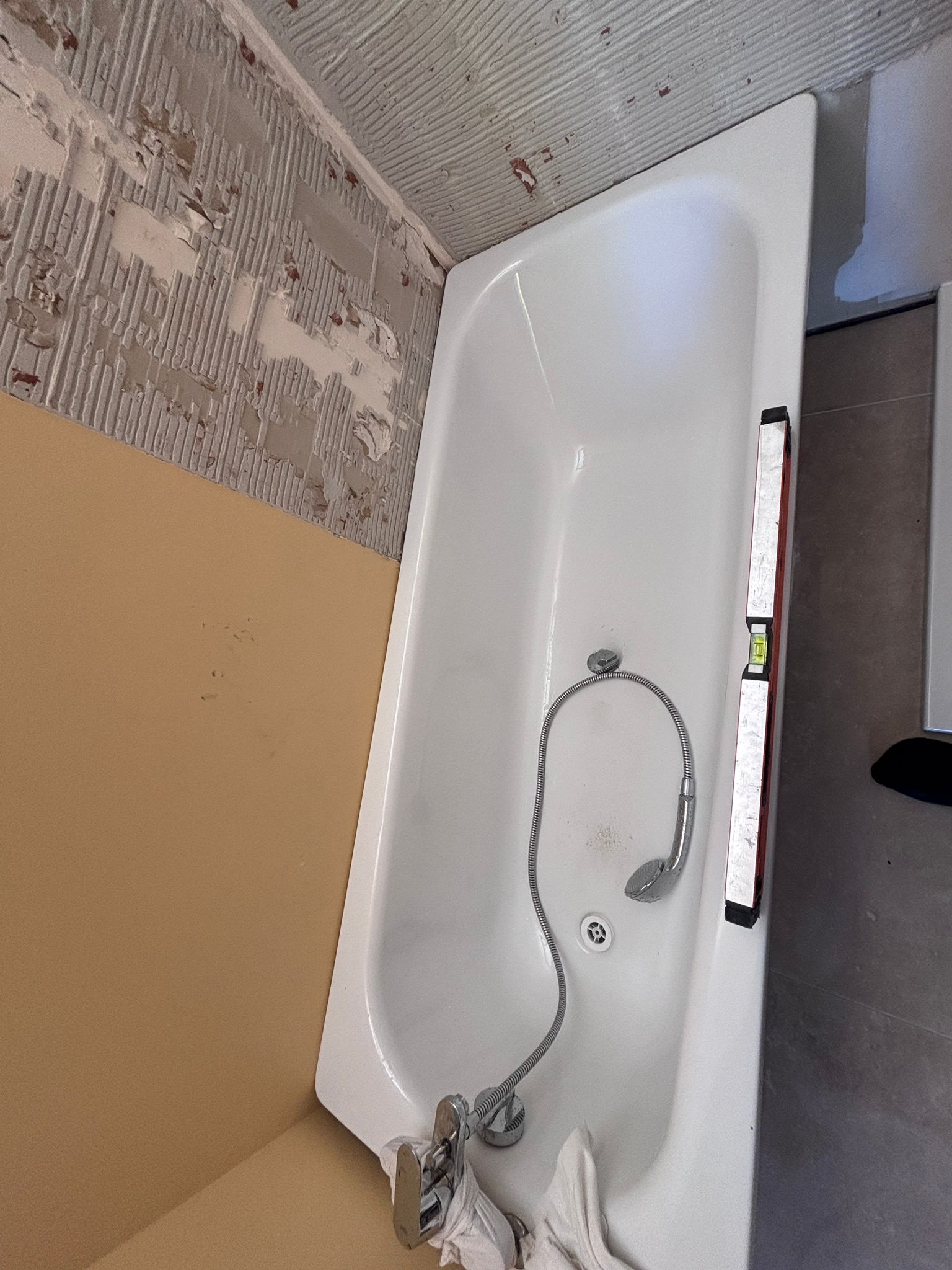 Installation baignoire en cours