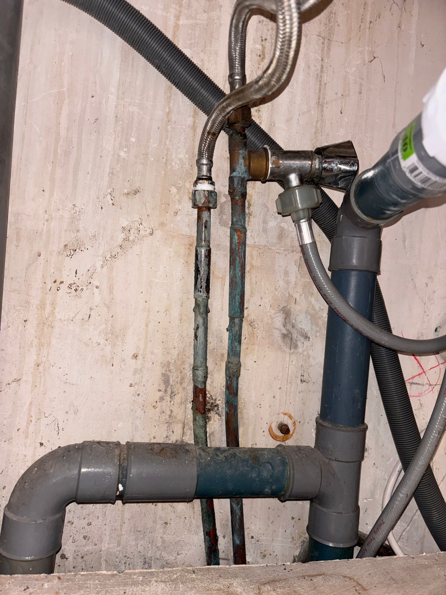 Raccords plomberie cuivre et PVC